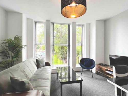 FREE PARKING - Cosy 2-BR Flat near Salford Royal photo 10
