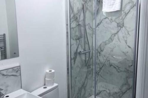 FREE PARKING - Cosy 2-BR Flat near Salford Royal photo 8