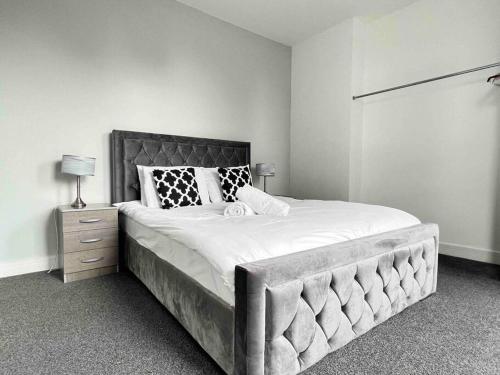 FREE PARKING - Cosy 2-BR Flat near Salford Royal photo 21