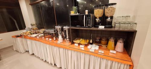 a long counter in a room with a microwave at ANDINO HOTEL MACHUPICCHu in Machu Picchu