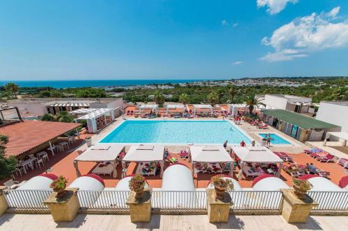 Bazén v ubytování Messapia Hotel nebo v jeho okolí