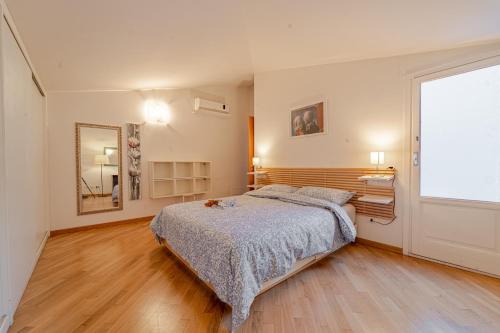 Mosse Bridge Apartment by Mamo Florence