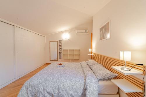 Mosse Bridge Apartment by Mamo Florence