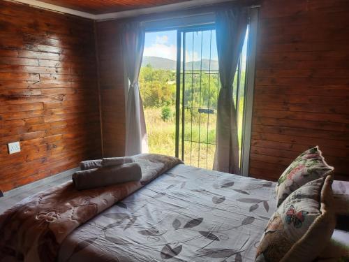 Ένα ή περισσότερα κρεβάτια σε δωμάτιο στο Granny's Country Cottage