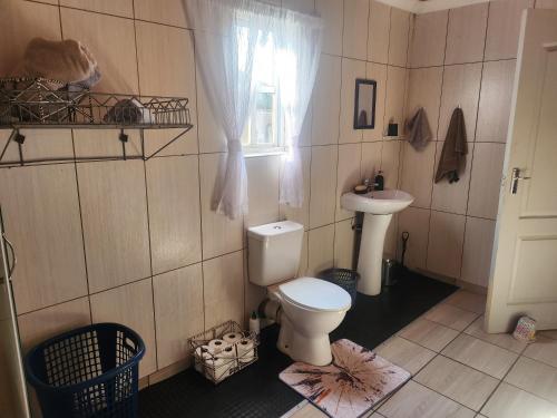 Ένα μπάνιο στο Granny's Country Cottage