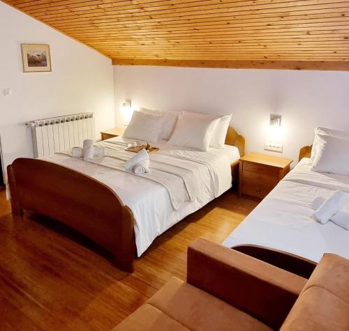 מיטה או מיטות בחדר ב-Nadija Rooms Funtana