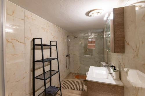 3Bedroom Apartment Near Acropolis by MPS