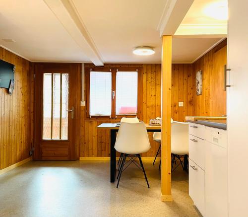 Lovely & great equipped wooden Alp Chalet flat tesisinde mutfak veya mini mutfak