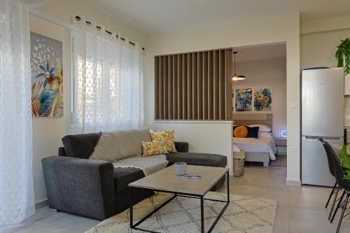 Posezení v ubytování Zeta-Garden Oasis & Private Parking by Optimum Link