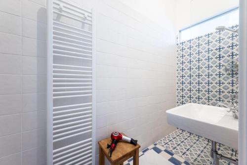 Lite 1BR Near Metro & Center by HM