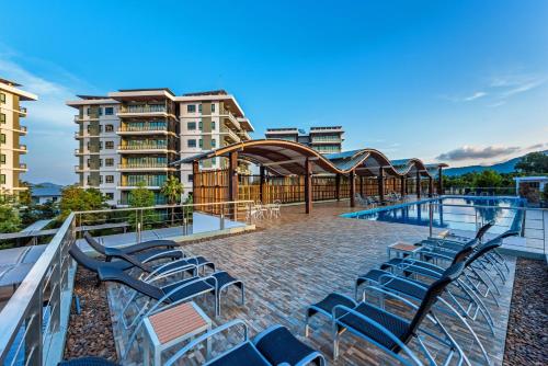 Gallery image of Chalong Miracle Lakeview in Chalong 