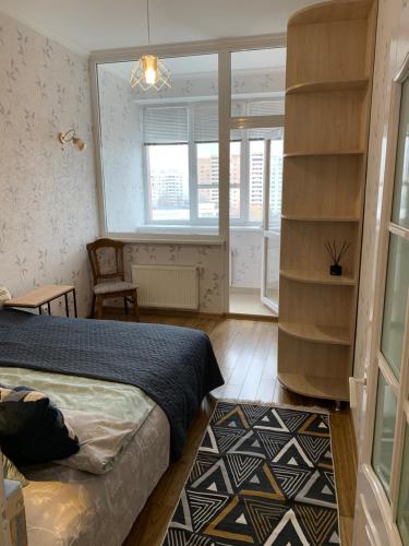 Katil atau katil-katil dalam bilik di Bedroom + Living Large Apartment 75m2