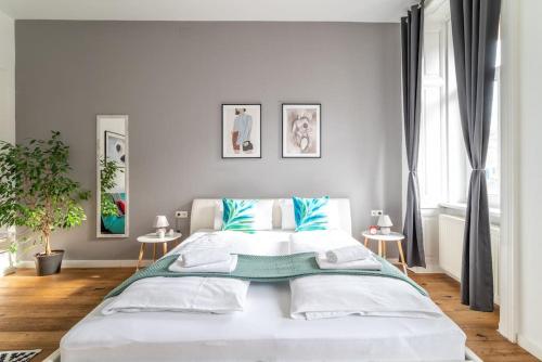 Cool 1BR Near Metro & Center by HM