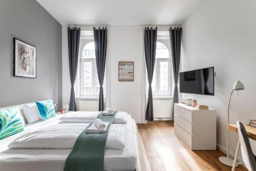 Cool 1BR Near Metro & Center by HM