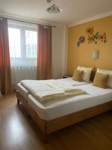 Ένα ή περισσότερα κρεβάτια σε δωμάτιο στο Casa Linistita