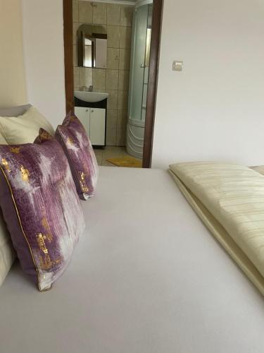 Ένα ή περισσότερα κρεβάτια σε δωμάτιο στο Casa Linistita