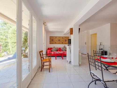 Apartment Les Collines de valescure by Interhome