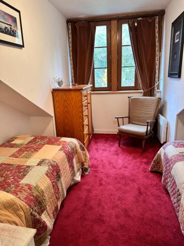 Postel nebo postele na pokoji v ubytování Ker Arthur - apartment in Dinan near to port