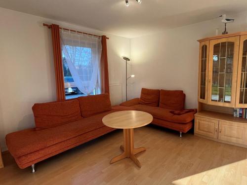 een woonkamer met een bank en een tafel bij Apartment Ostseetrio App-7 by Interhome in Zinnowitz