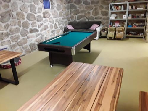 a room with a pool table and a bench at Gästehaus Samira in Purbach am Neusiedlersee