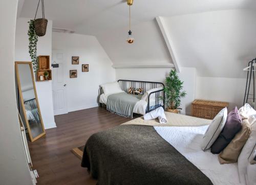 a bedroom with two beds in a room at Phenix Central - Huge 3 Bed, Super Equipped Apartment. in Cardiff