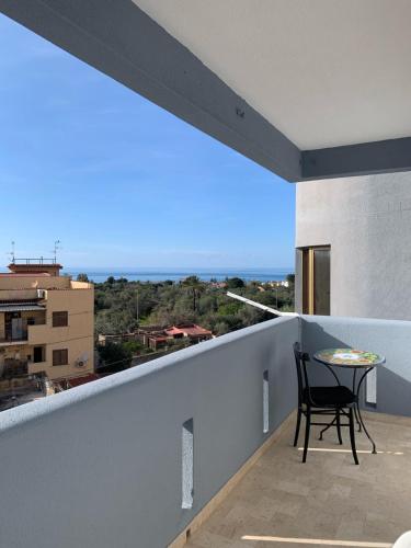 a black chair sitting on a balcony with a table at Blumare in Capaci