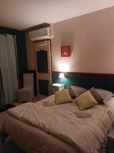 Postel nebo postele na pokoji v ubytování Landreau