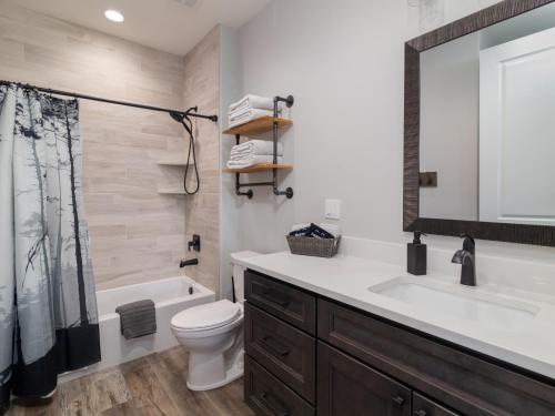 a bathroom with a sink and a toilet and a tub at Deer Ridge Casita: Private Retreat Hot Tub & Views in Orderville
