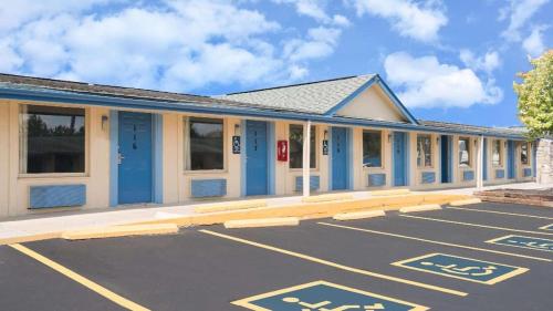 a building with blue doors in a parking lot at Hilliard Motor Lodge in Hilliard