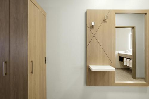 a bathroom with a mirror and a sink at Holiday Inn Express Peachtree Corners-Norcross, an IHG Hotel in Norcross