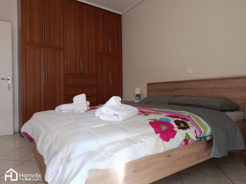 a bedroom with a bed with towels on it at Spacious 2bedroom apartment in Chalkida