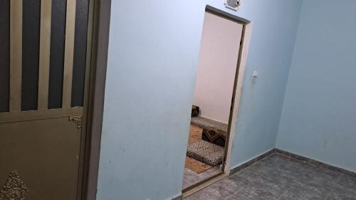a mirror in a hallway next to a bedroom at مادبا شارع عمان مادبا الشرقي in Umm el ‘Amad
