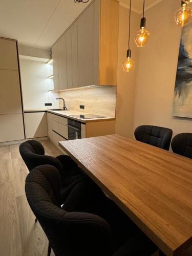 Dapur atau dapur kecil di Modern 4-Room compact flat with parking in Riga