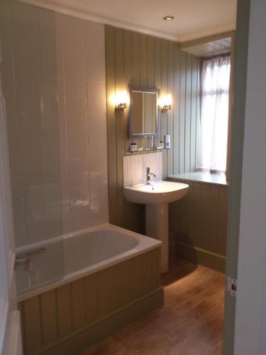 Un baño de Anglesey Arms Hotel