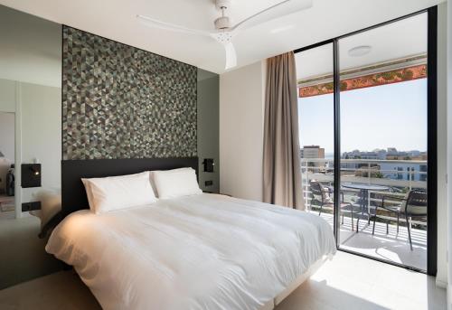 Torre De La Roca with amazing sea views!