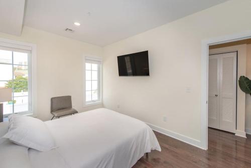 Φωτογραφία από το άλμπουμ του Spacious Modern Condo NYC at Fingertips σε North Bergen