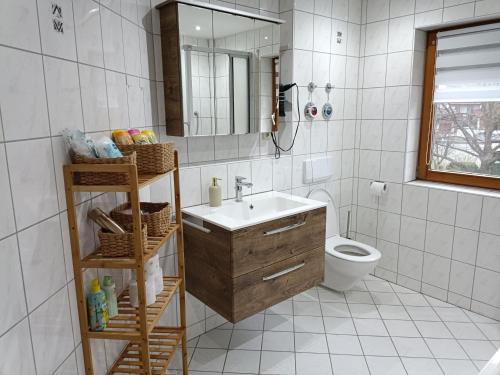 a bathroom with a sink and a toilet at Ferienwohnung Latscha - 2 Zimmer Wohnung mit Klimaanlage,Balkon, Kinderspielplatz in Ettenheim