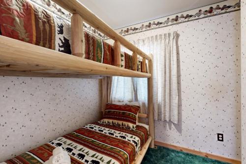 a bedroom with two bunk beds and a window at Log Cabin Life in Arkdale