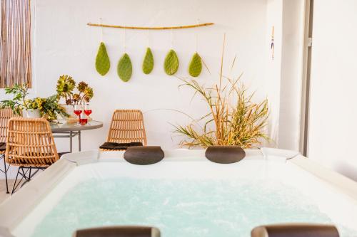 Fotografie z fotogalerie ubytování sunlight ornos suites, private hot tub ve městě Mykonosu