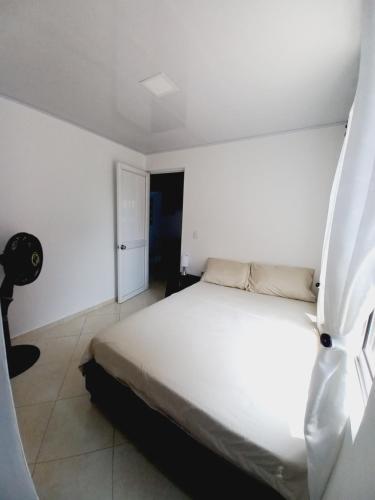 a bedroom with a white bed in a room at Apartamento en real de minas in Bucaramanga