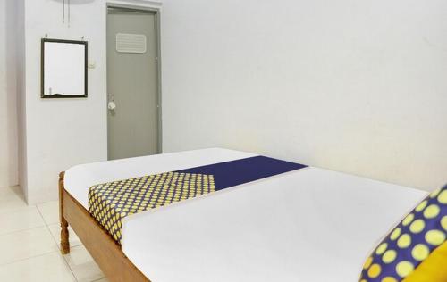 Un pat sau paturi într-o cameră la Homestay