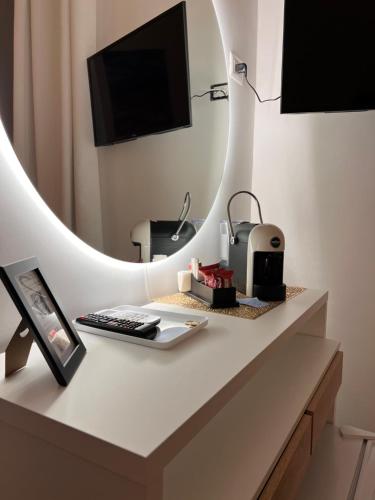 TV a/nebo společenská místnost v ubytování Astorya e’ Napoli