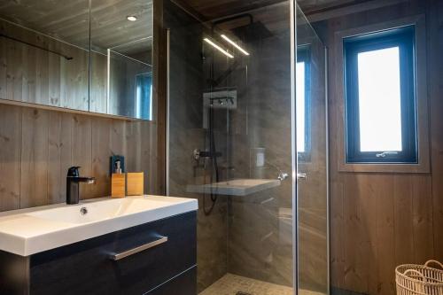 Kylpyhuone majoituspaikassa New, modern, cosy hut close to Norefjell Ski & Spa