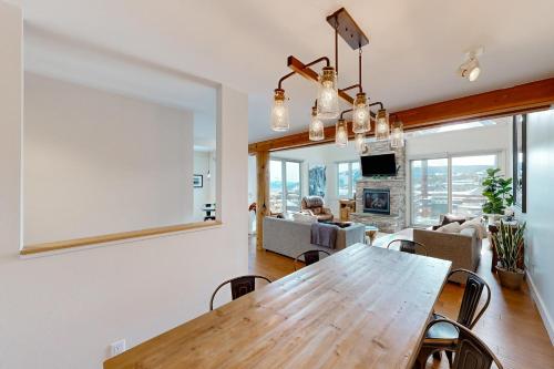 Saddle Ridge A5にあるテレビまたはエンターテインメントセンター