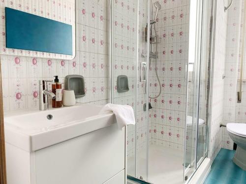 a bathroom with a sink and a shower at Casa Dolci Rodolfo large bright apartment 4km to Seaside in Montemarciano