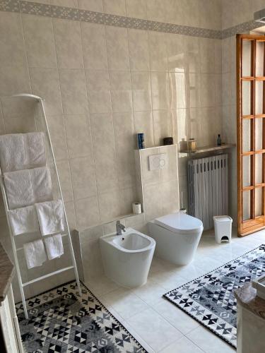 La LoggiaにあるDa Gegèのバスルーム(洗面台、トイレ付)