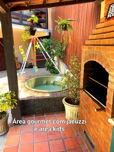 Gambar di galeri bagi Aconchego de Itaipava - casa de 3 quartos, equipada, área kids, jacuzzi, pet friendly, churrasqueira, em meio a Natureza e próximo ao centro do bairro di Petrópolis