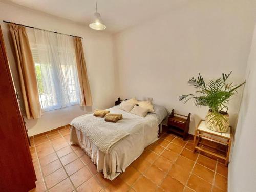 Giường trong phòng chung tại Rural house