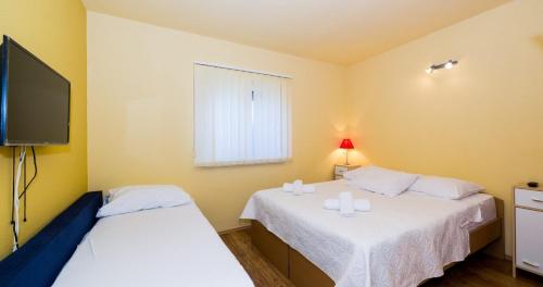 Apartments by the sea Razanj, Rogoznica - 22076