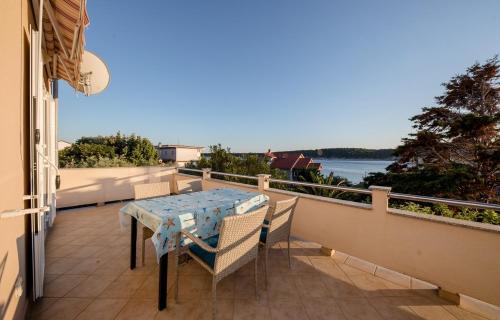 Apartments by the sea Barbat, Rab - 22757